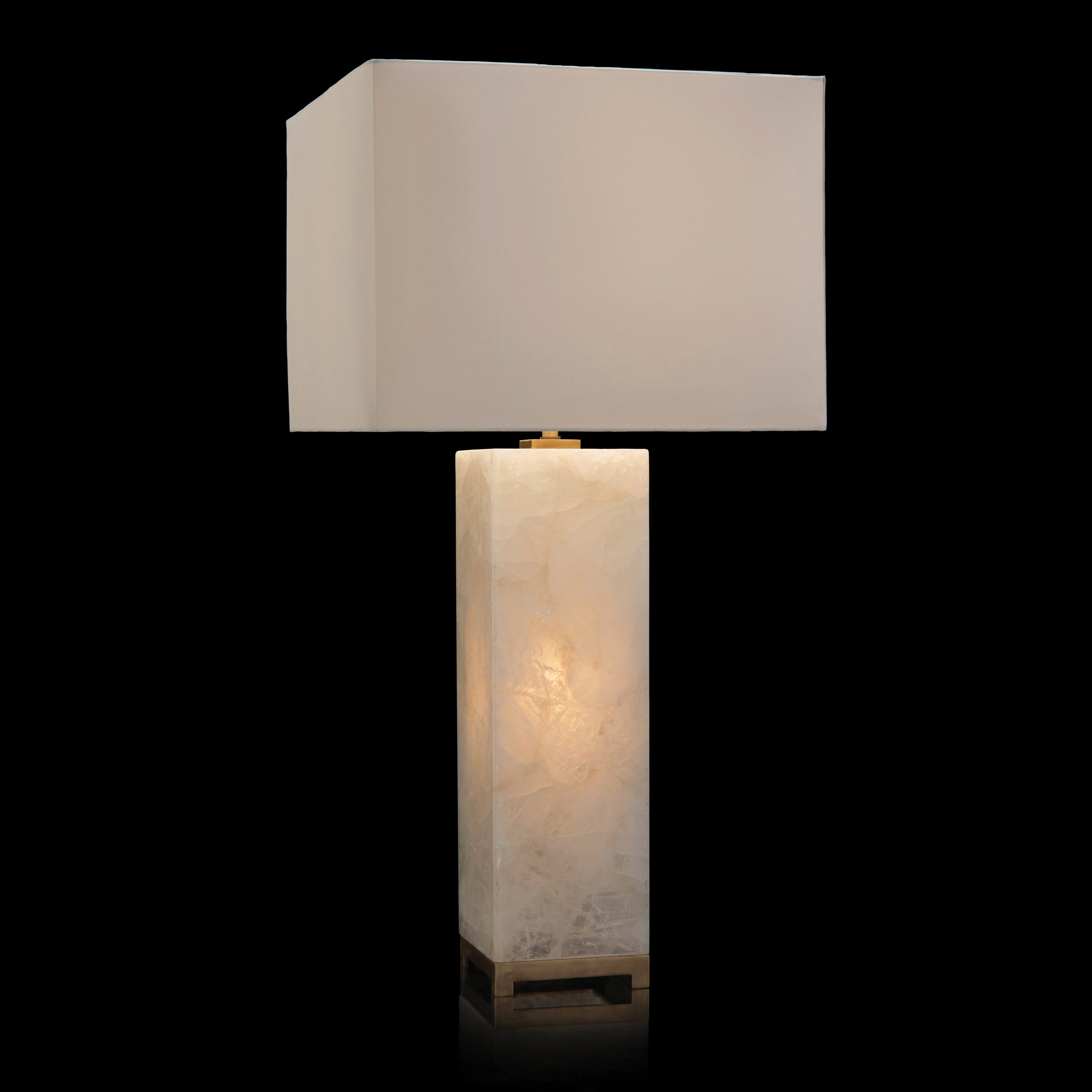 Lampe de table éclairée en calcite